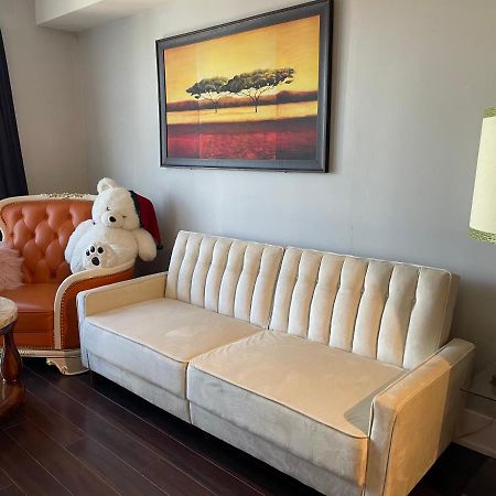 Luxury Condo With Cn Tower View Торонто Екстер'єр фото