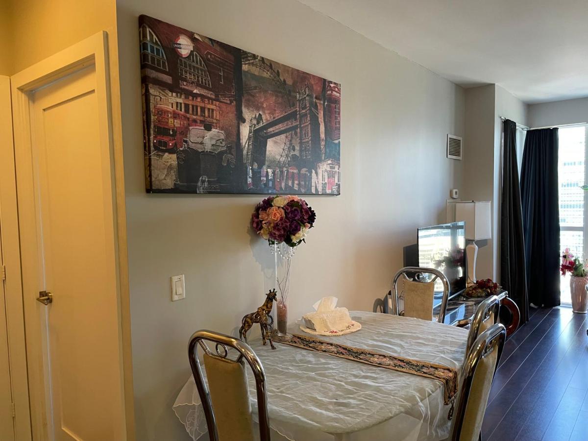 Luxury Condo With Cn Tower View Торонто Екстер'єр фото