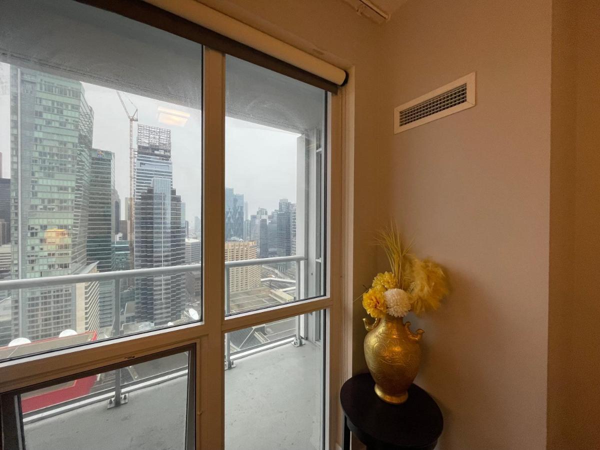Luxury Condo With Cn Tower View Торонто Екстер'єр фото