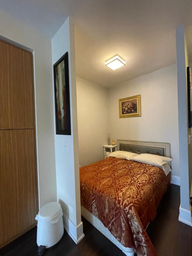 Luxury Condo With Cn Tower View Торонто Екстер'єр фото