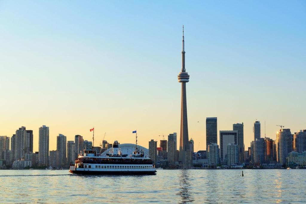 Luxury Condo With Cn Tower View Торонто Екстер'єр фото