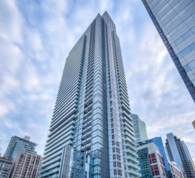 Luxury Condo With Cn Tower View Торонто Екстер'єр фото